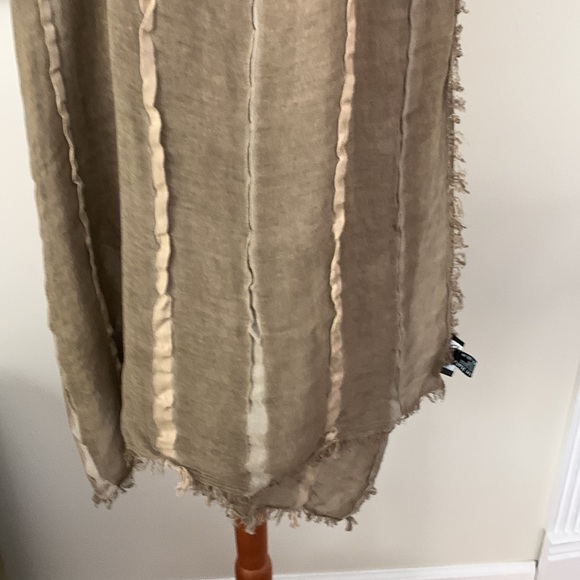 Beautiful Chelsey by Joseph scarf wrap in olive hues - Picture 8 of 11